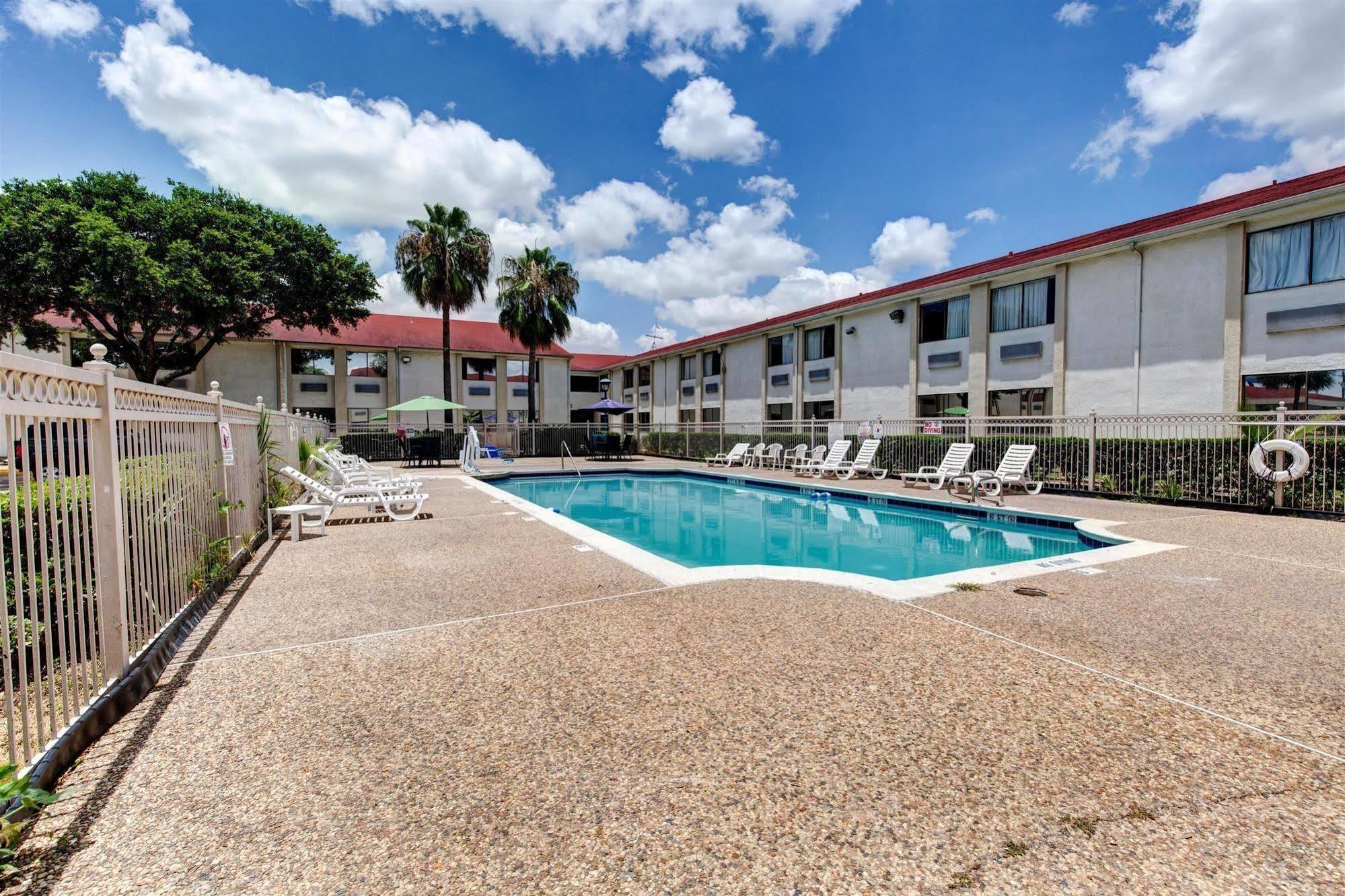 Executive Inn & Suites South Houston Esterno foto